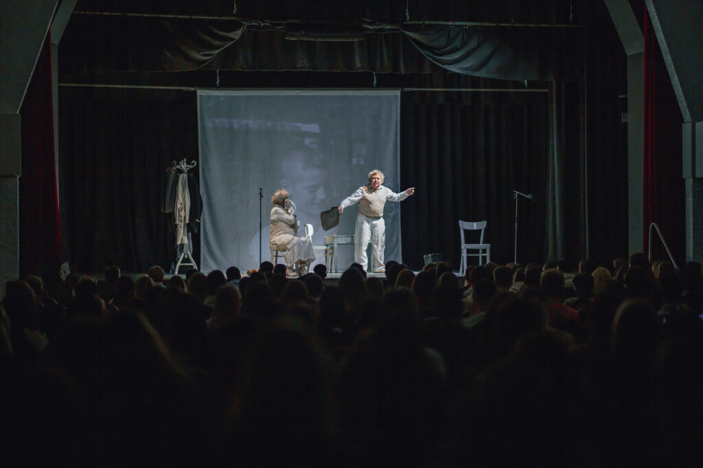 “Ännes letzte Reise” in Weilburger Stadthalle “Alte Reitschule”